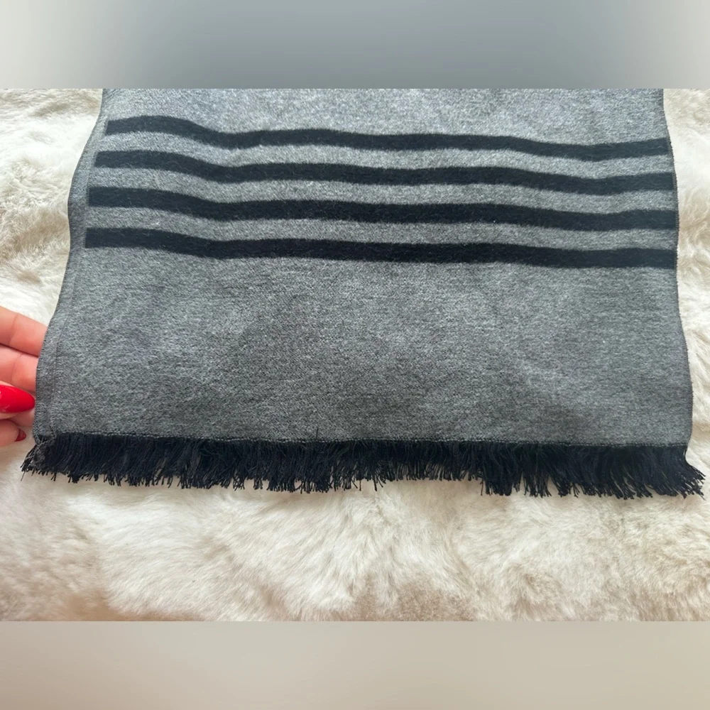 Men's Saks Fifth Avenue 100% Silk Scarf Gray w/ Black Stripes Fringe
